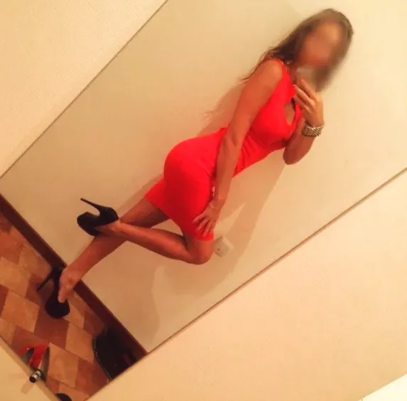 Claudia, 28