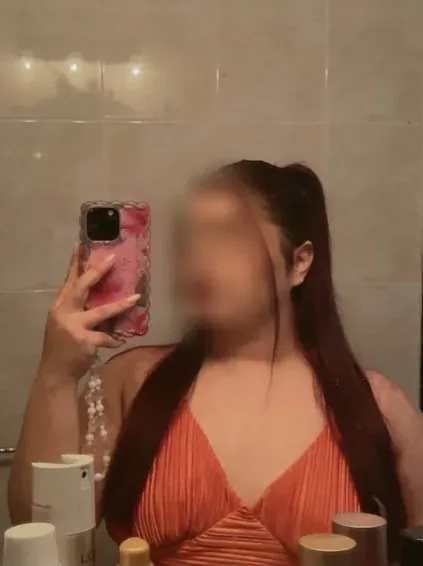Daniela, 22