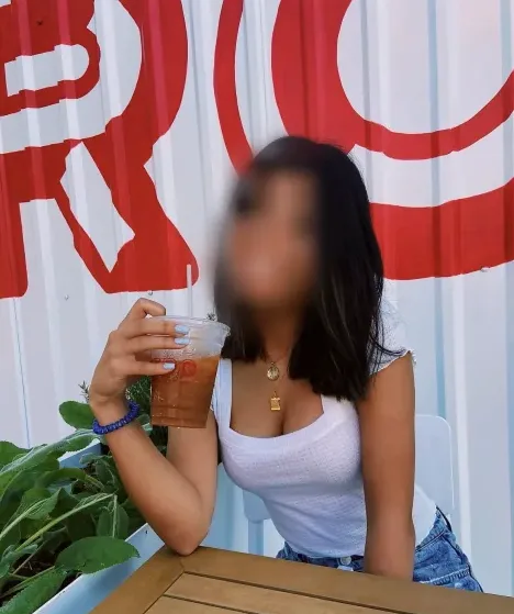 Denise, 19