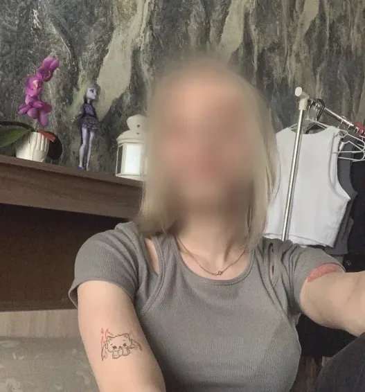 Gizem, 19