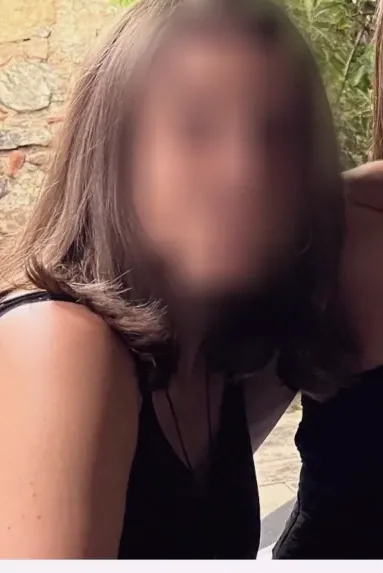 Lara, 33