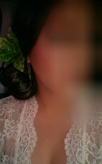 Leonie, 35