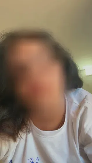 Manuela, 35