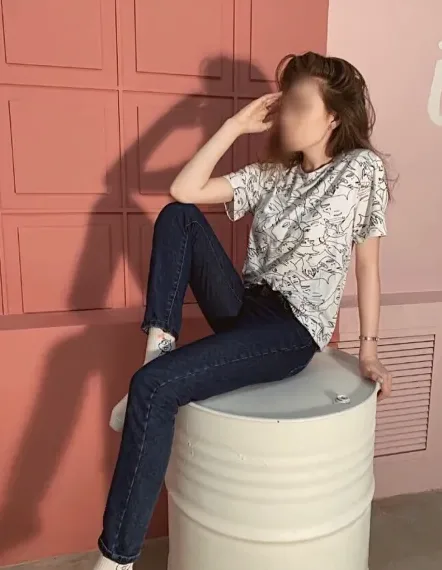Melanie, 21