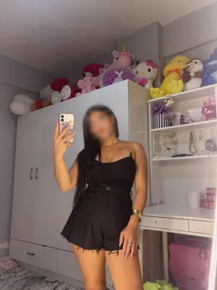Nadine, 27