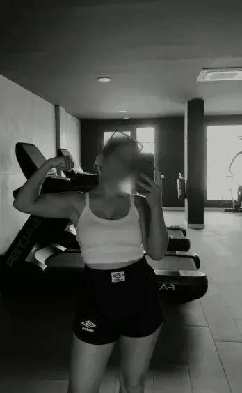 Stefanie, 25