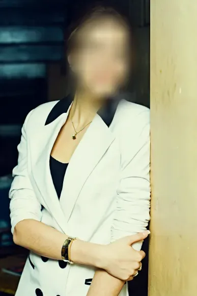 Yvonne, 30